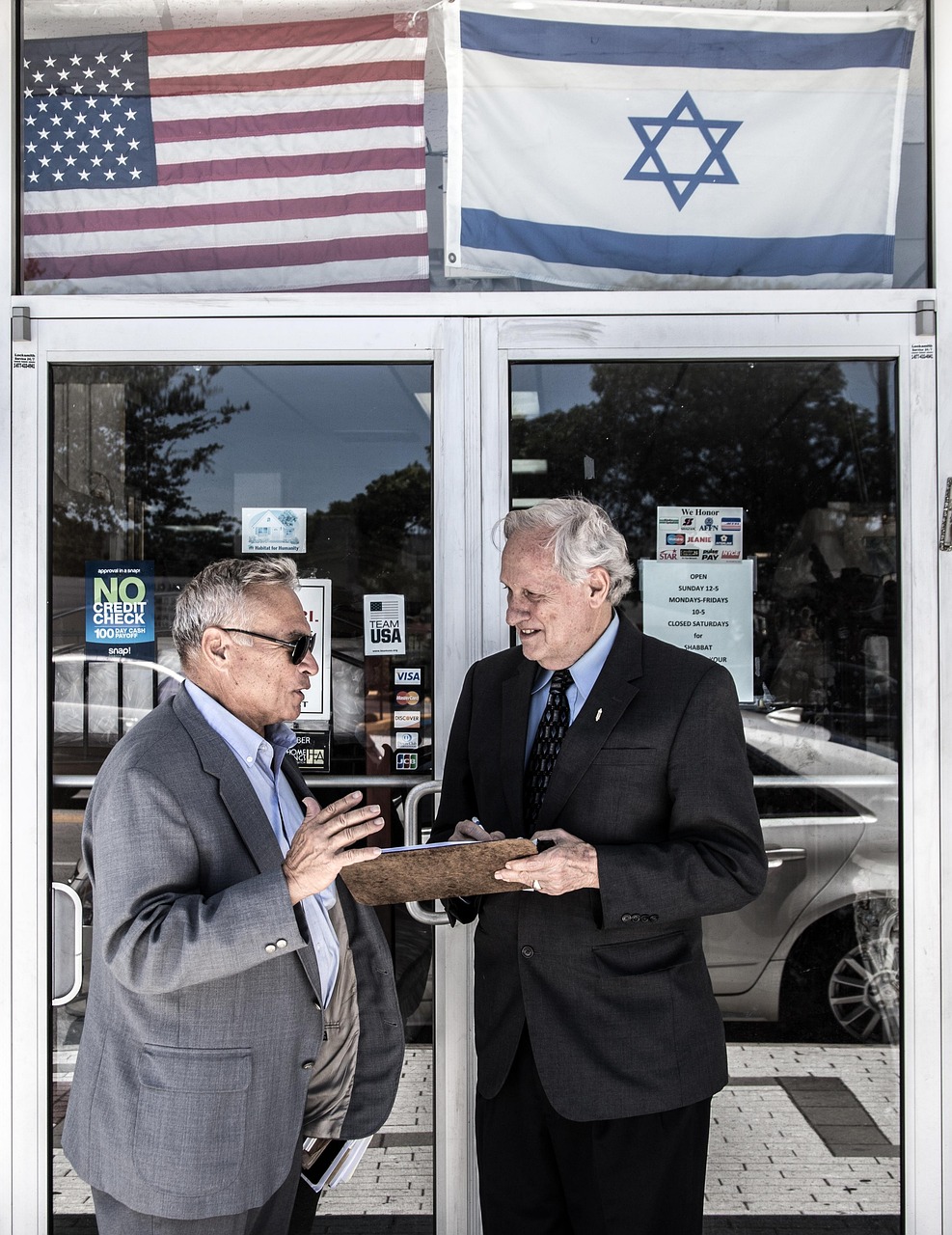 Leadership Lessons from the World’s Top CEOs explore the essentials of effective leadership to inspire, guide, and empower teams towards success. discover strategies and skills to become a confident and impactful leader.